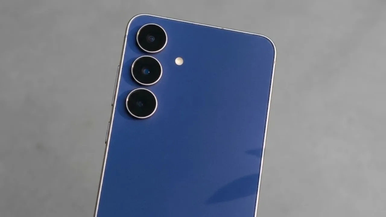 Samsung Galaxy S26 FE leaked renders showing the phone design and three colour options